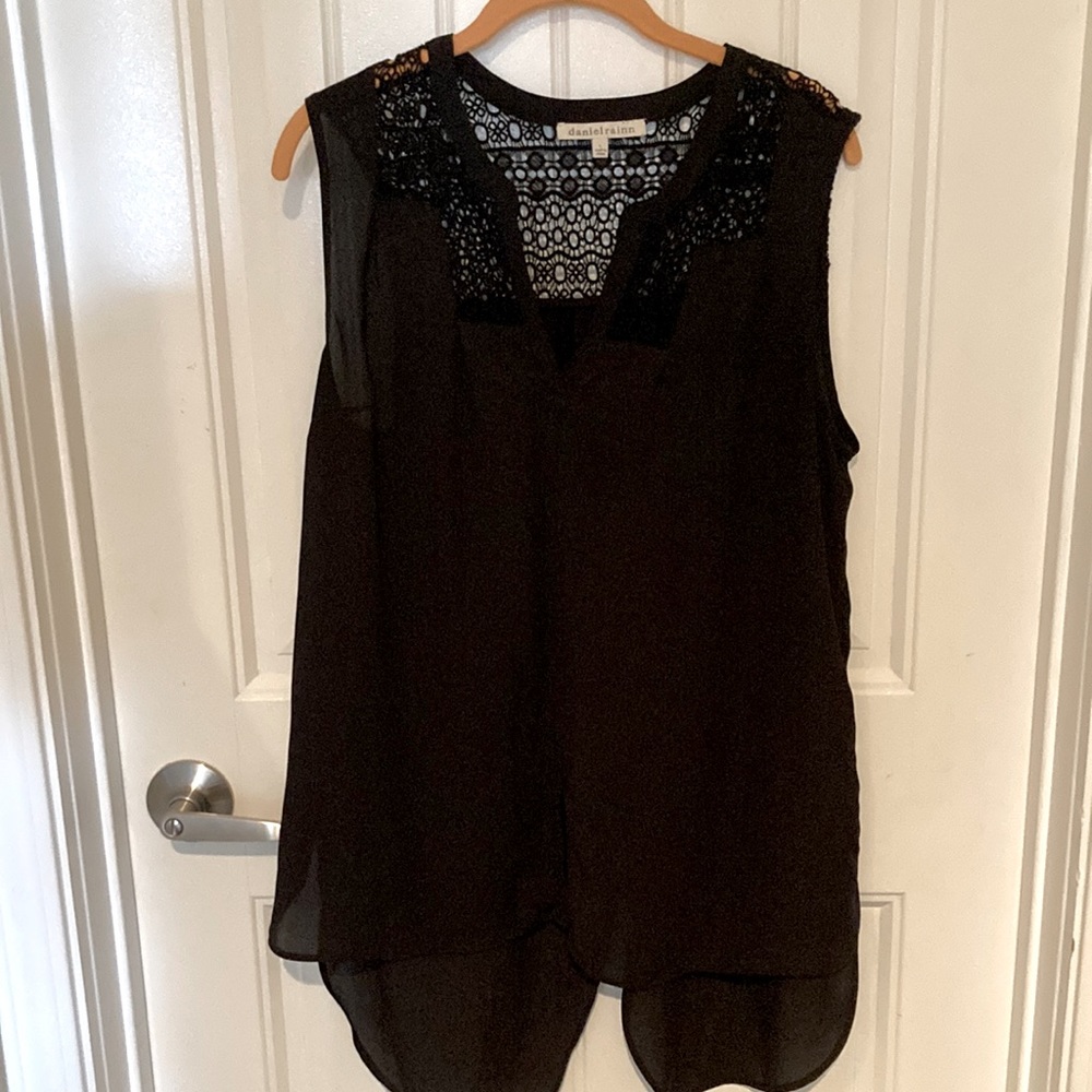 Danielrainn Sleeveless Black Blouse